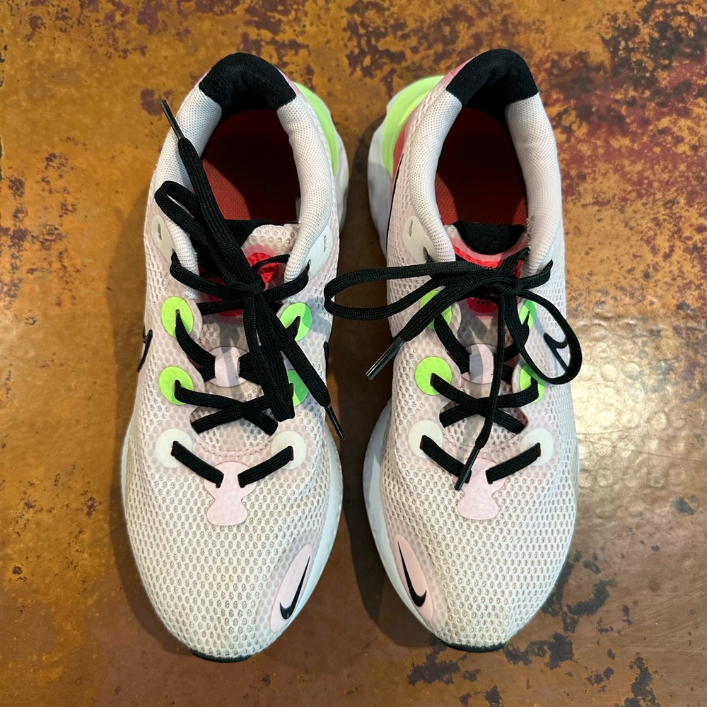 Nike Renew Run Women’s Sneaker CW5637-600 - Picture 10 of 12